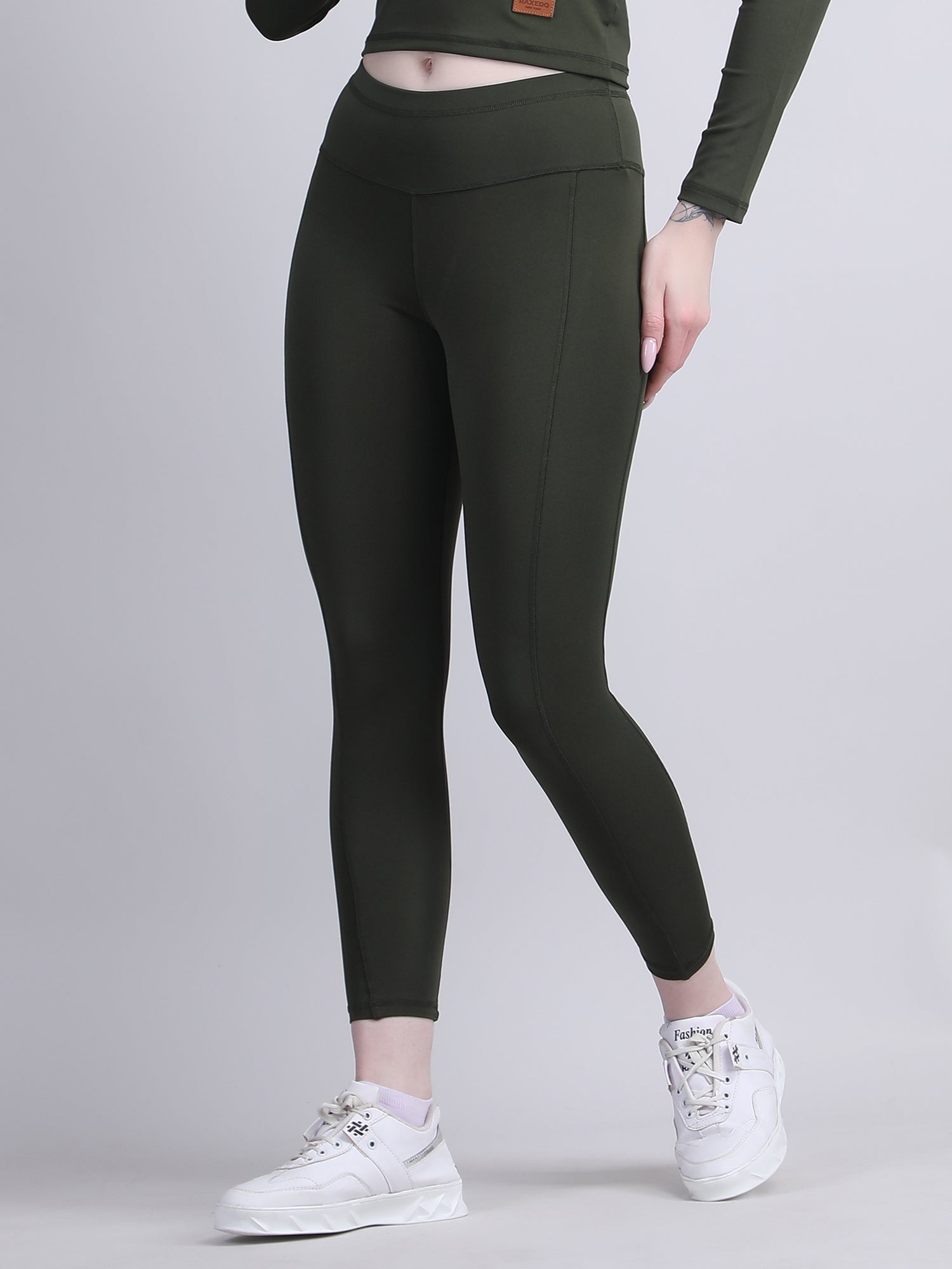 Women workout leggings with phone pocket